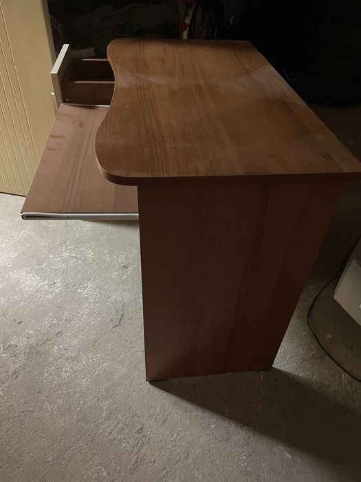 ПРОДАВАМ МНОГО СПЕШНО! Ученическо бюро в прекрасно състояние