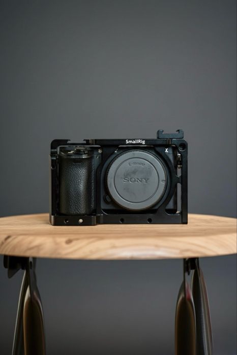 Vand Sony a6500 + 8 baterii + cage smallrig