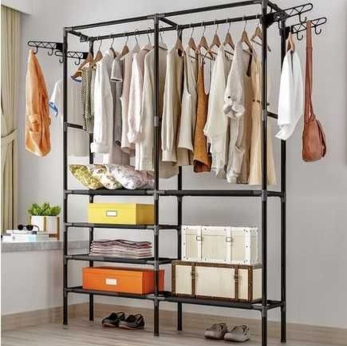 Отворен гардероб за дрехи