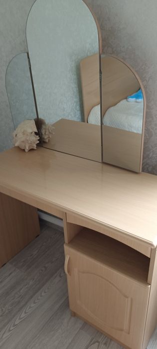 Продам тумбу- трельяж