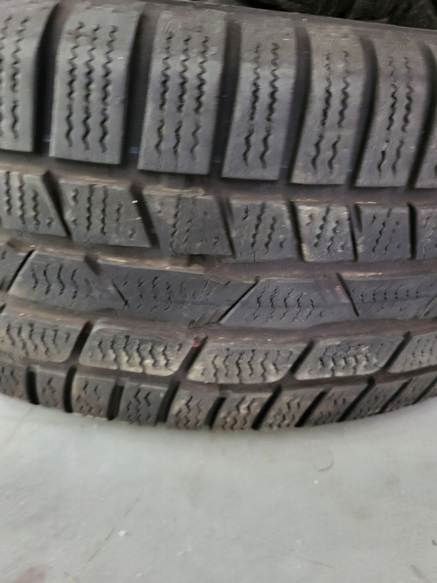 2 бр зимни 215/60/16 Continental Зимни гуми