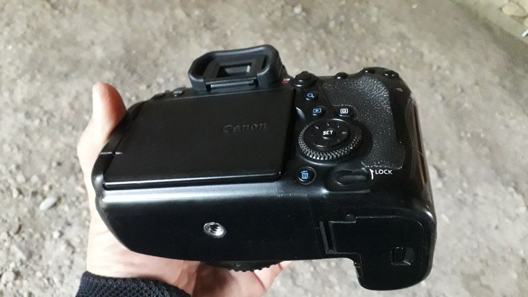 Canon 6D mark 2 body sotiladi