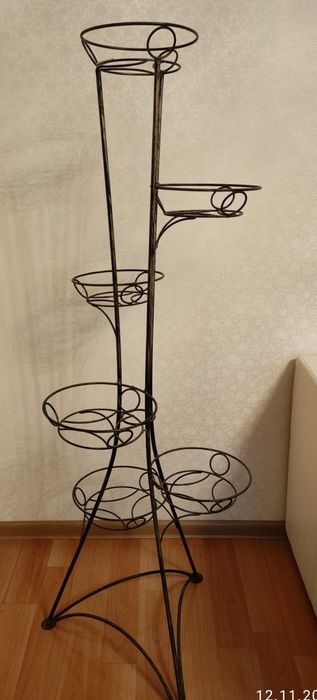 Продам подставку для цветов