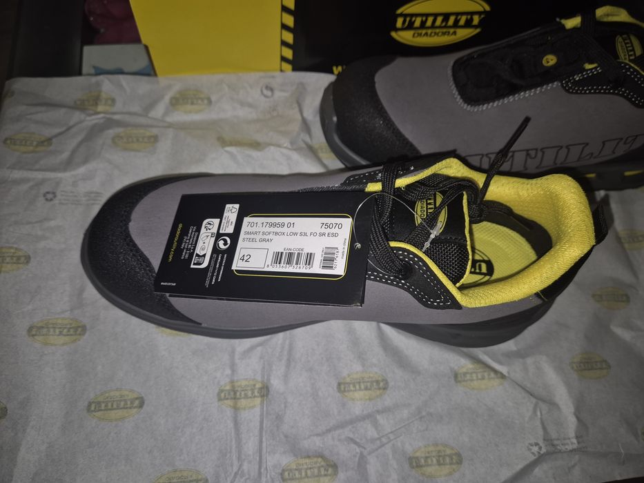 Нови работни обувки с кутия