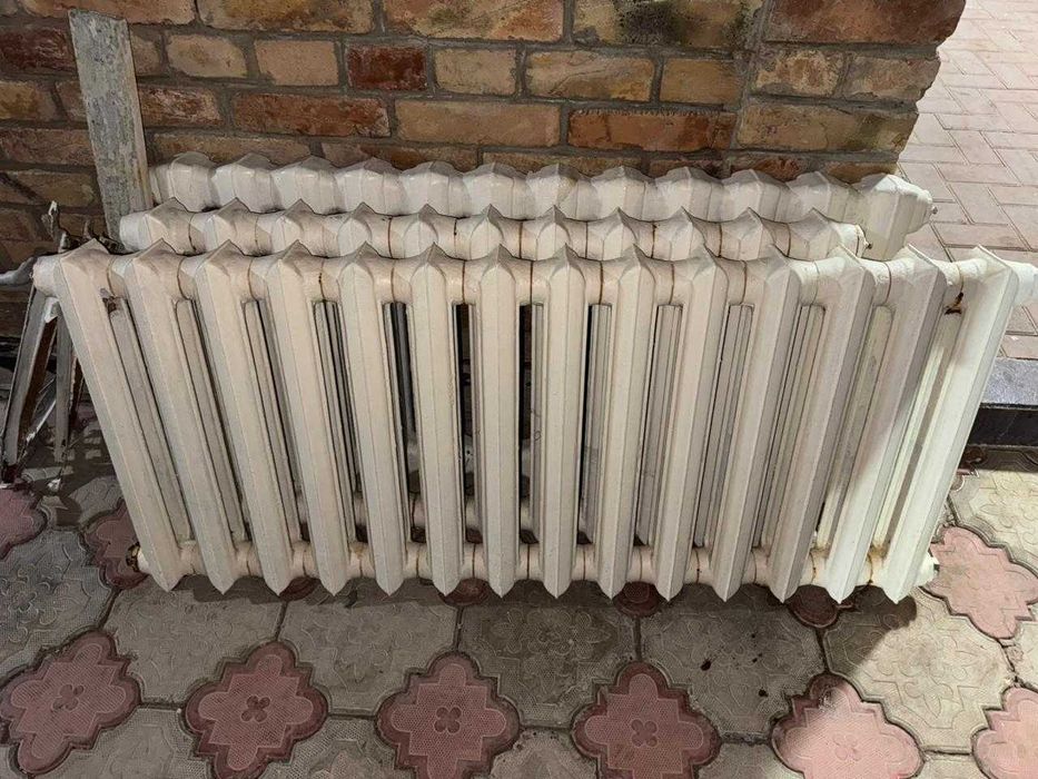 Продам батареи, 3 шт