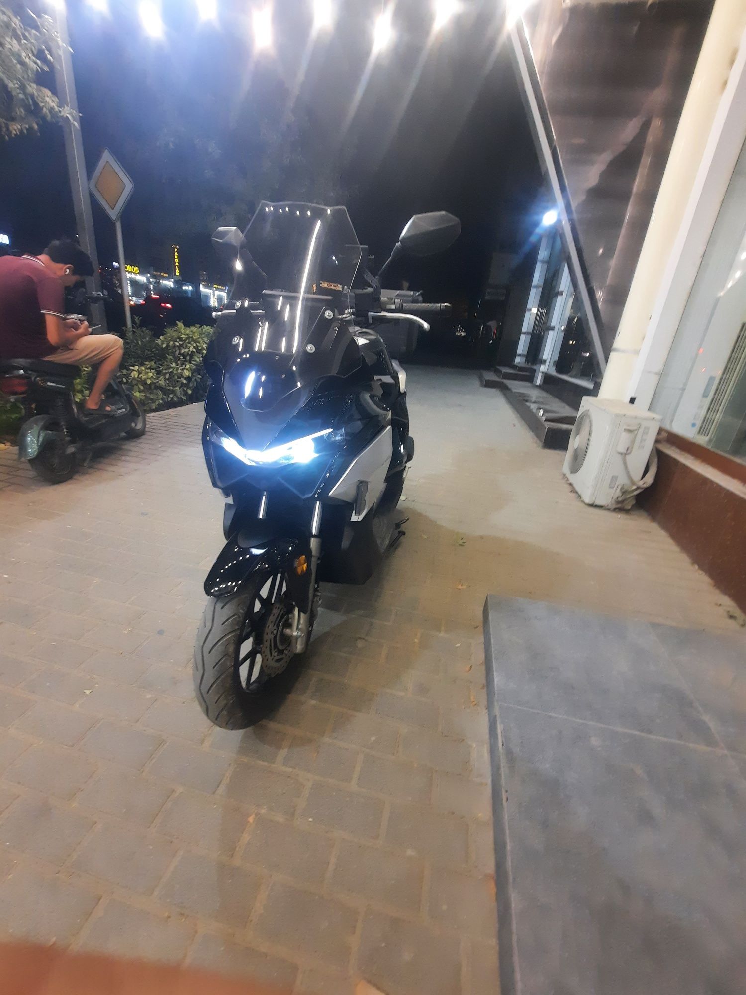X Max skuter yangi probegi 900
