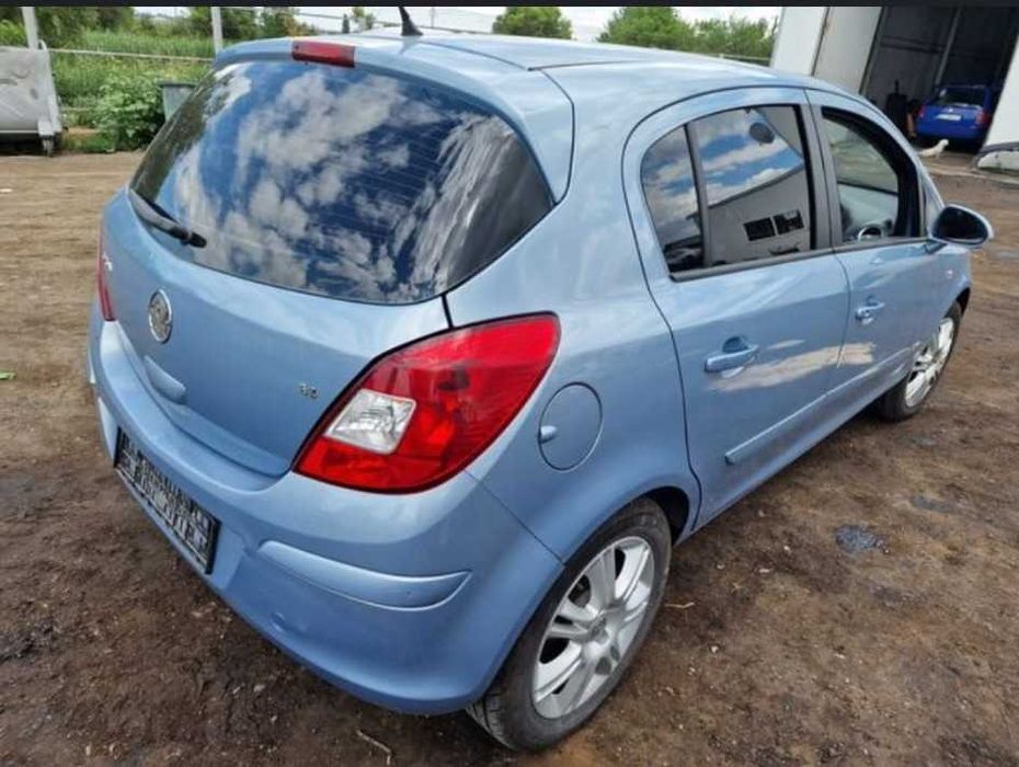 Dezmembrez Opel Corsa D motor cutie usa stop far radiator injector