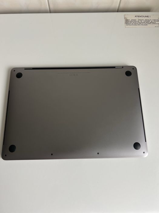 Macbook pro 13 touch bar 2018 121 cicluri incarcare i5 2.3 guad-core