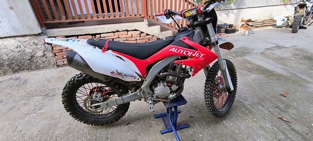 Enduro 250cc akrapovic