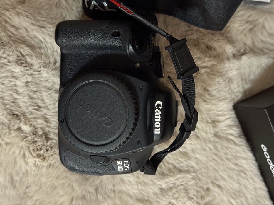 Canon 600D cu accesorii