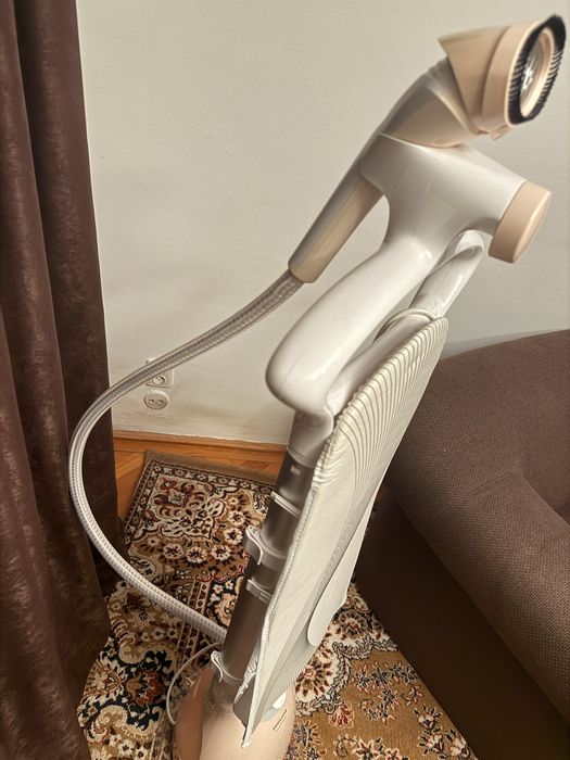 Statie verticala de calcat cu aburi Philips