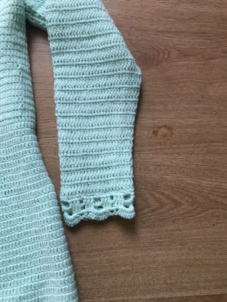 Rochița tricotata manual