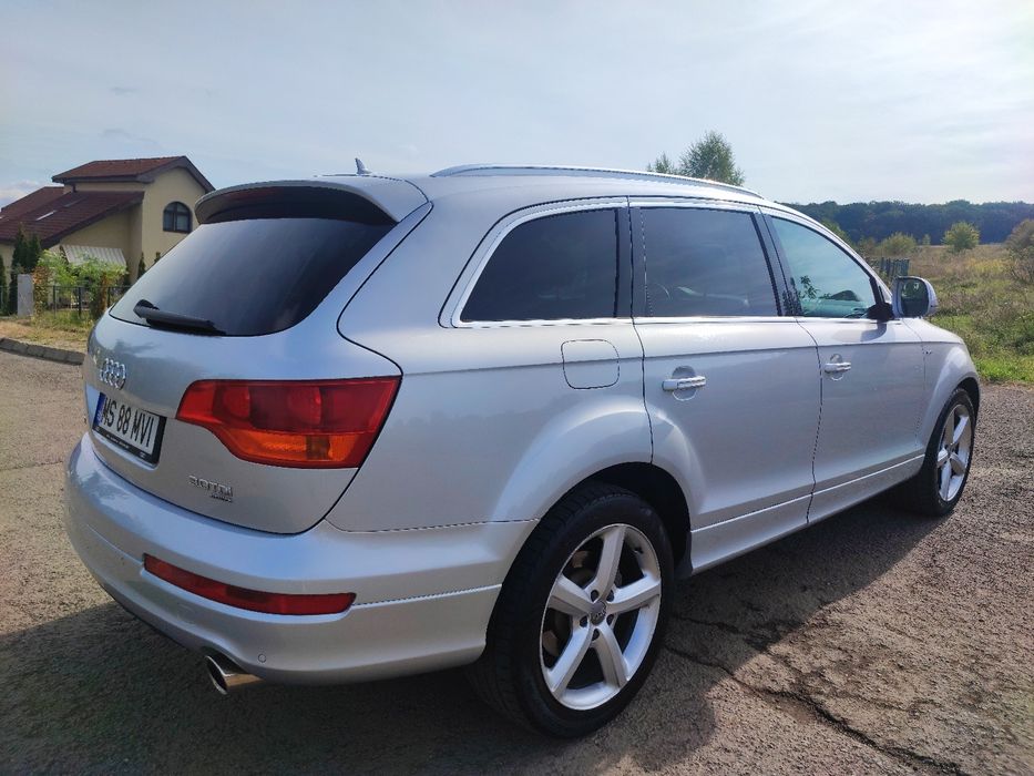 Audi Q7 3.0 TDI quattro S line 239 cp