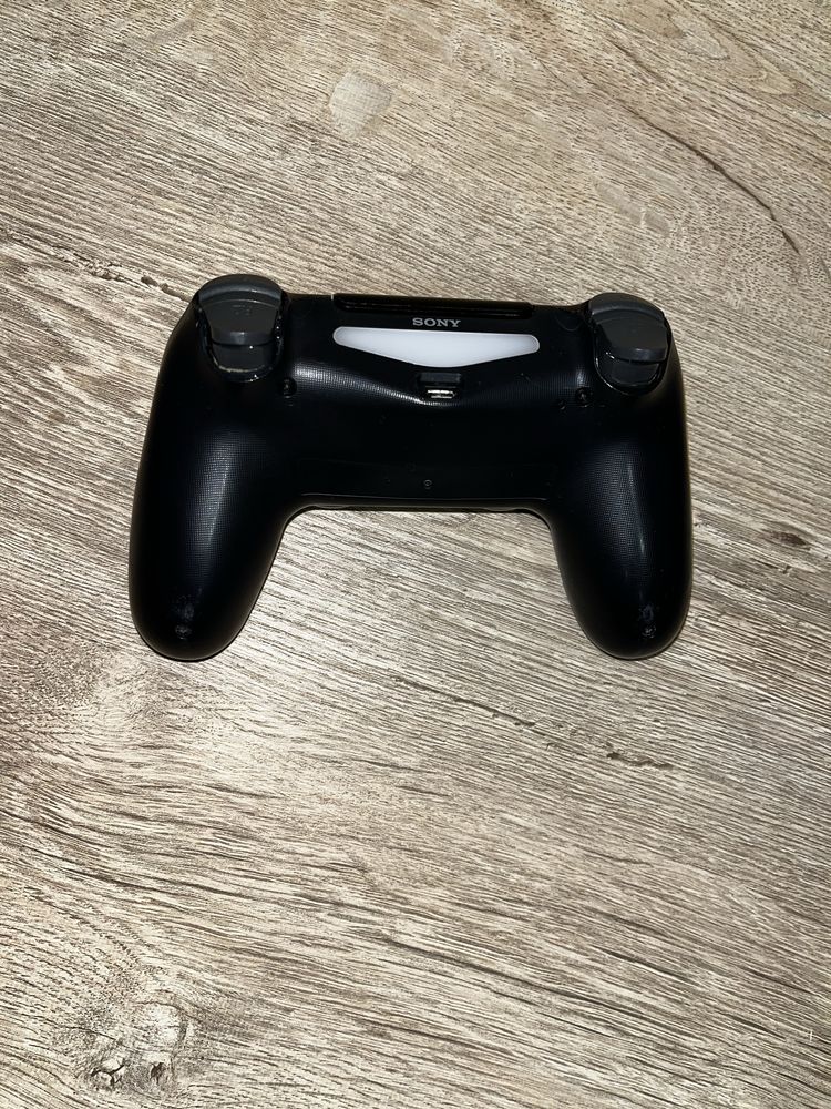 PlayStaytion 4 Slim + 2 контролера
