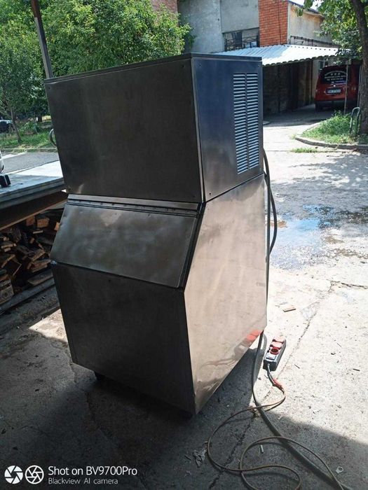 Masina cuburi gheata  capacitate mare