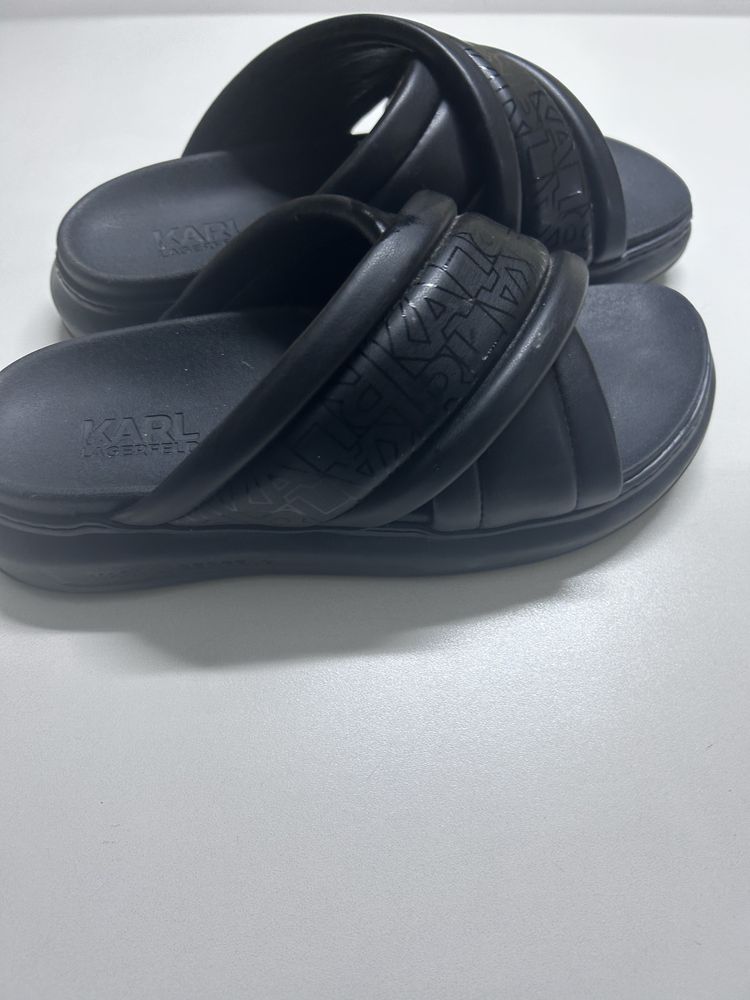 Karl lagaerfield slides
