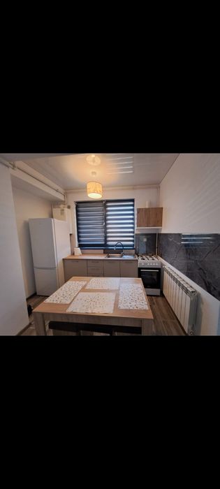 Închiriez apartament 3 camere