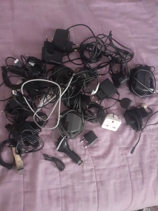 Vând telefoane Samsung Nokia etc și încărcătoare