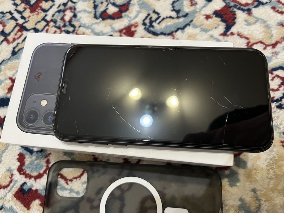 Продам айфон 11….