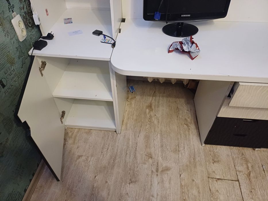 Мебель в комнату.