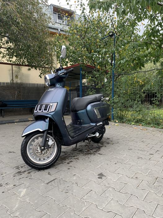 Vant tot ce se vede in poze scutere cu si fara permis