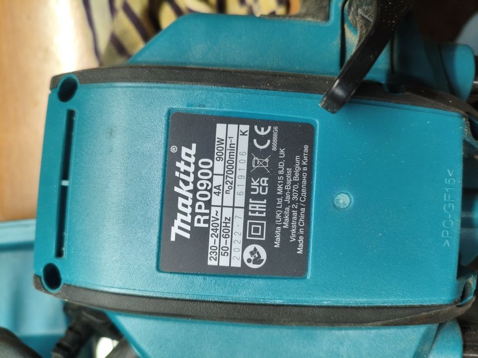 Оберфреза Makita RP0900X 1/4, 3/8