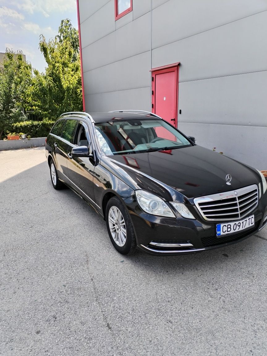 Продавам Мерцедес 212 Е 250 бензин комби 2010г.Внос от Швейцария.