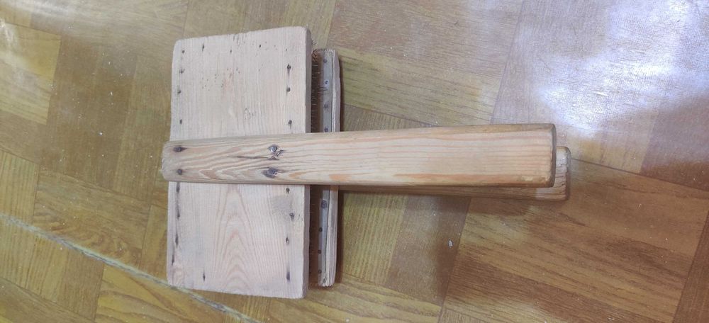 Ручной кардер для шерсти