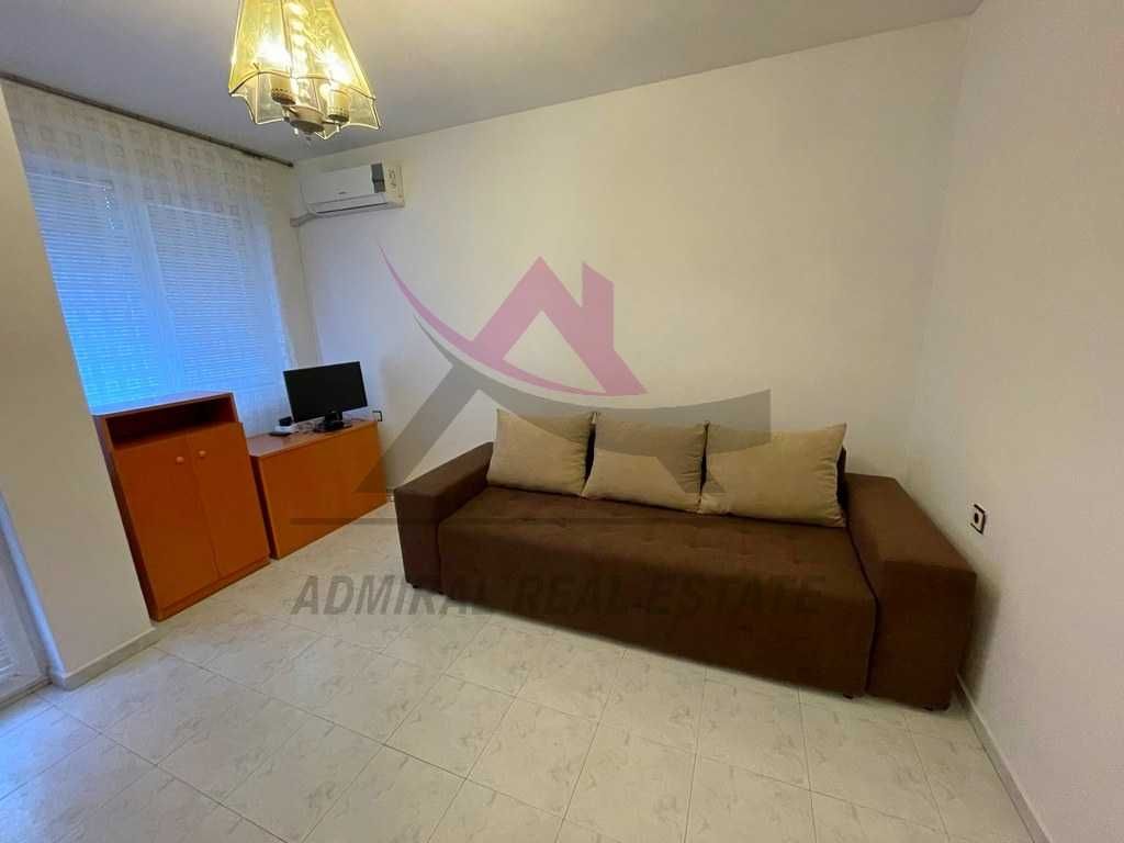Дава се под наем Двустаен апартамент в Варна, Център - 35 кв.м за 300 € - Снимка #1