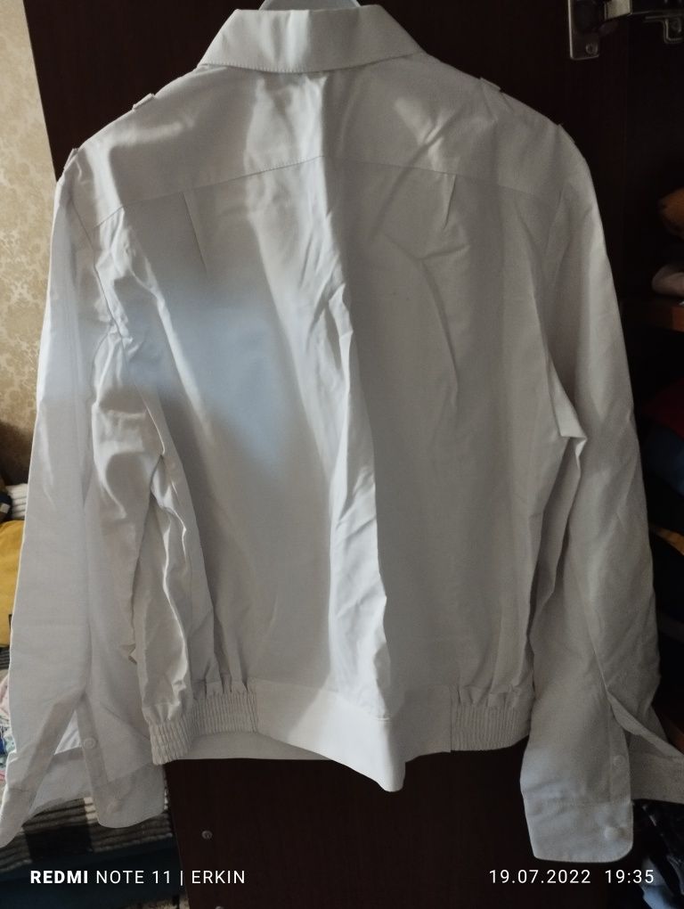 Продам парадная белая рубашка  новая р.44 рост158