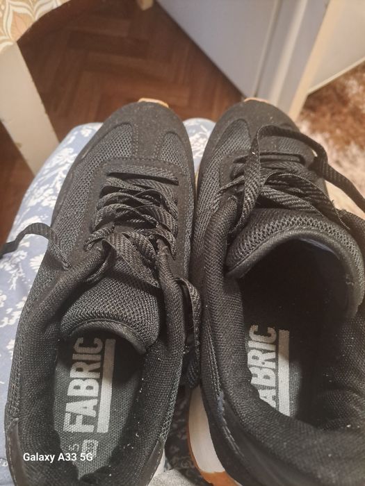 Vând  Adidași femei