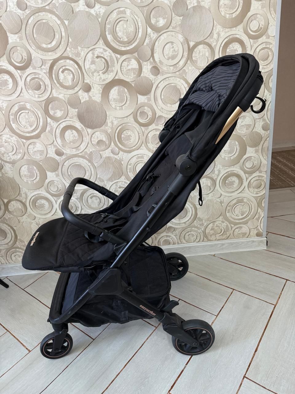 Продам прогулочную коляску Easywalker