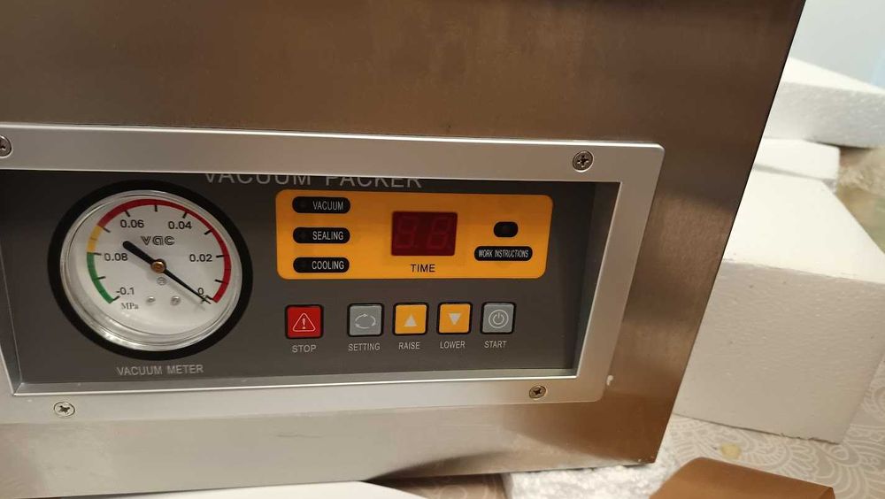 MASINA de vidat aparat de  vacuum sigilat nou nefolosita Italia 1260w
