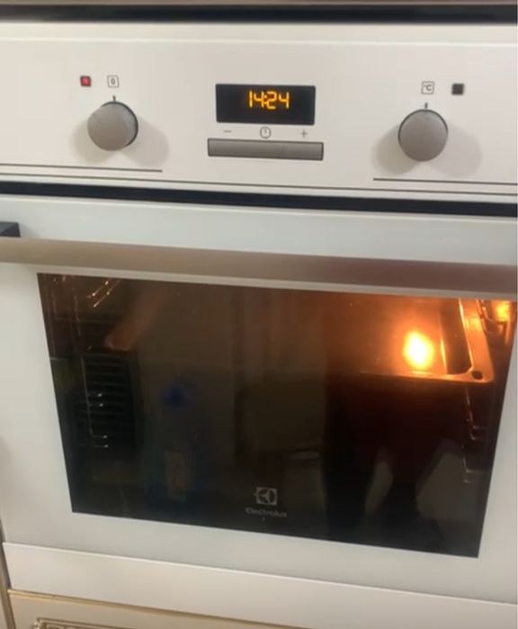 Встраемая электрическая духовка