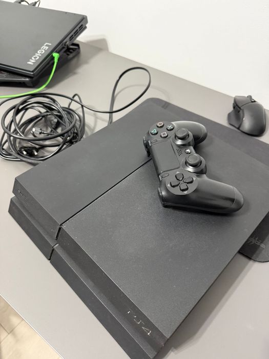 Vand PS4 cu capacitatea de 1TB
