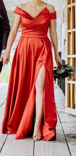 Rochie rosie nunta din tafta