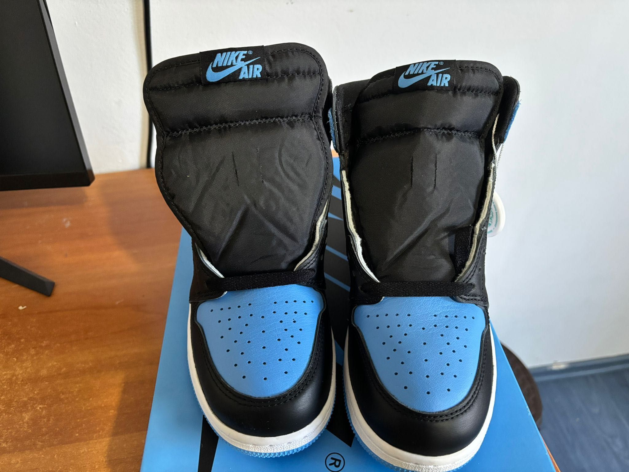 Air Jordan 1 Retro High OG UNC Toe