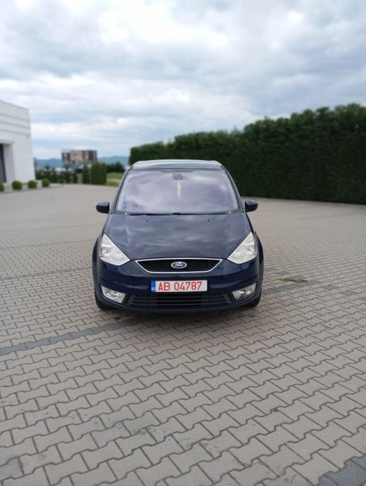 Vind ford galaxi an 2009 2.0 benzina mașină  este cu rarul facut