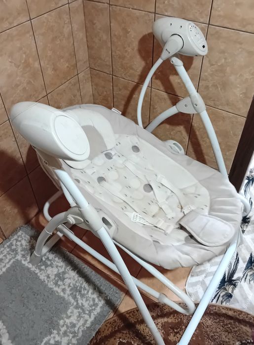 Leagăn electric pentru bebe..