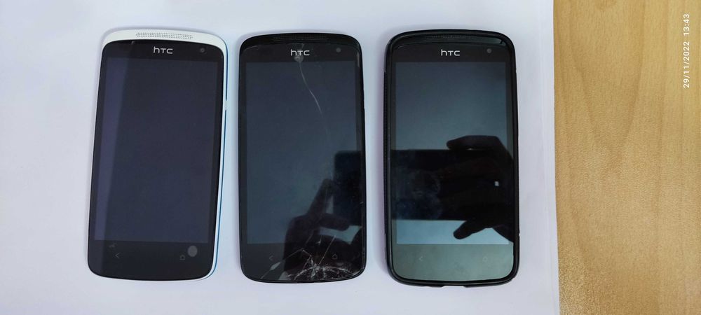 HTC Desire 500 за части (3 броя + ново калъфче и оригинално зарядно)