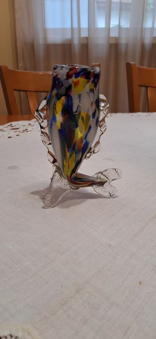Стара ваза от духано стъкло