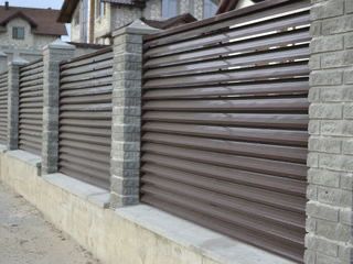 Garduri din sipca metalica, panou tip jaluzele, tabla, plasa si BCA