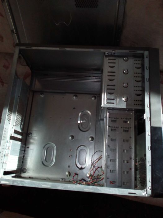 кутия за настолен компютър АТХ