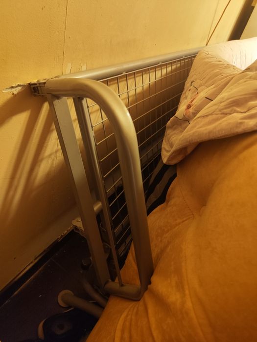 Canapea extensibilă din Metal foarte întreținută curată 2 Metri