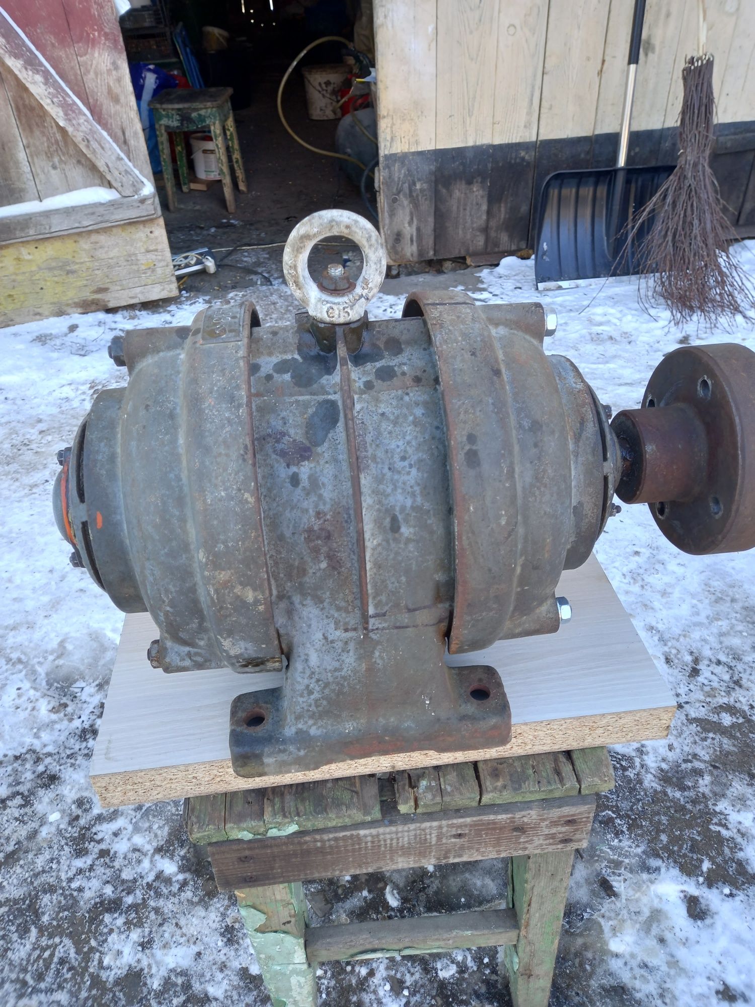 Motor  electric  trifazic