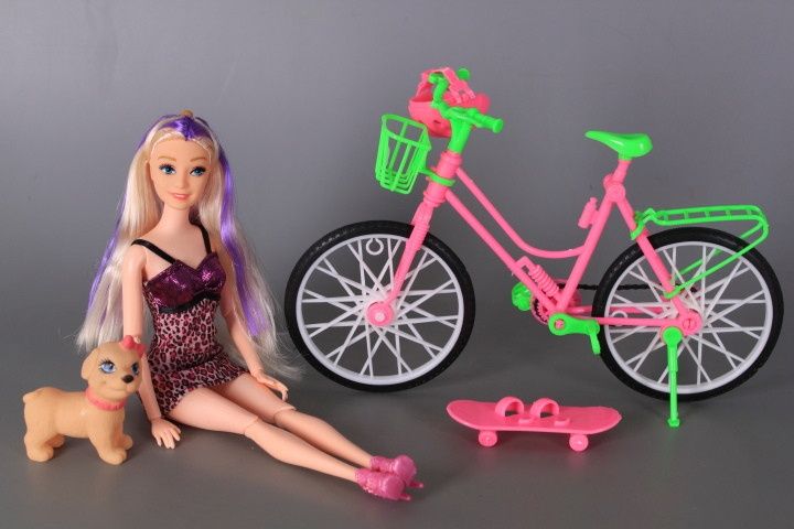 Кукла Барби с колело и куче