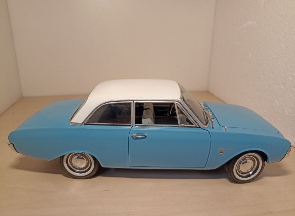 Ford taunus  1:18
Scara 1:18
Revell 

Pozele reflectă realitatea. Se