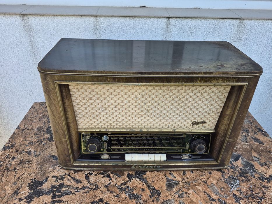 Vând Radio cu Lampi marca Simfonia 4R/221 Graetz madeGermany 1955/56