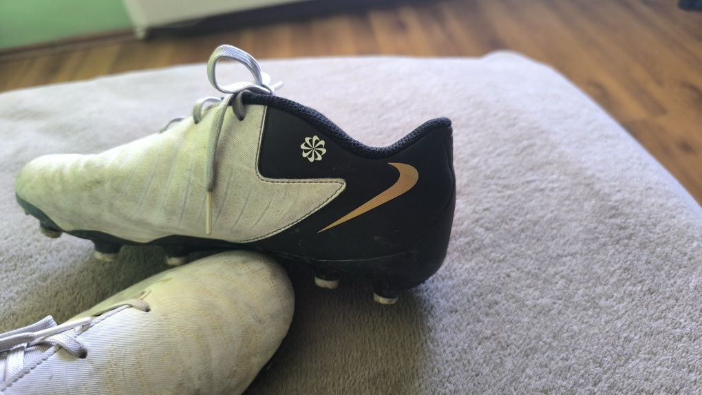 Футболни бутонки Nike 36
