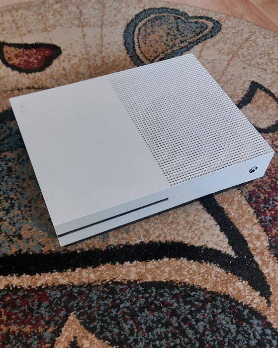 Xbox One S 512Gb + Controller